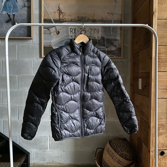 Peak Performance lightweight puffer; black, size xs - Picture 5 of 9